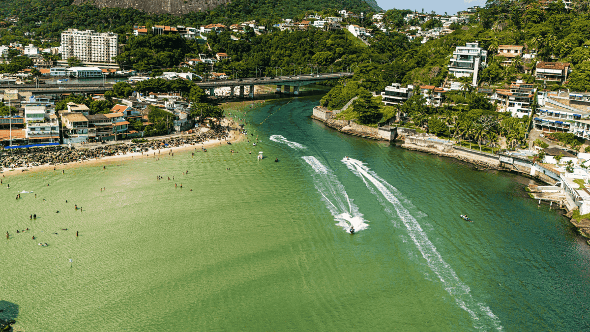 Quebra-Mar channel between Barra da Tijuca Beach and Joatinga, in Rio de Janeiro