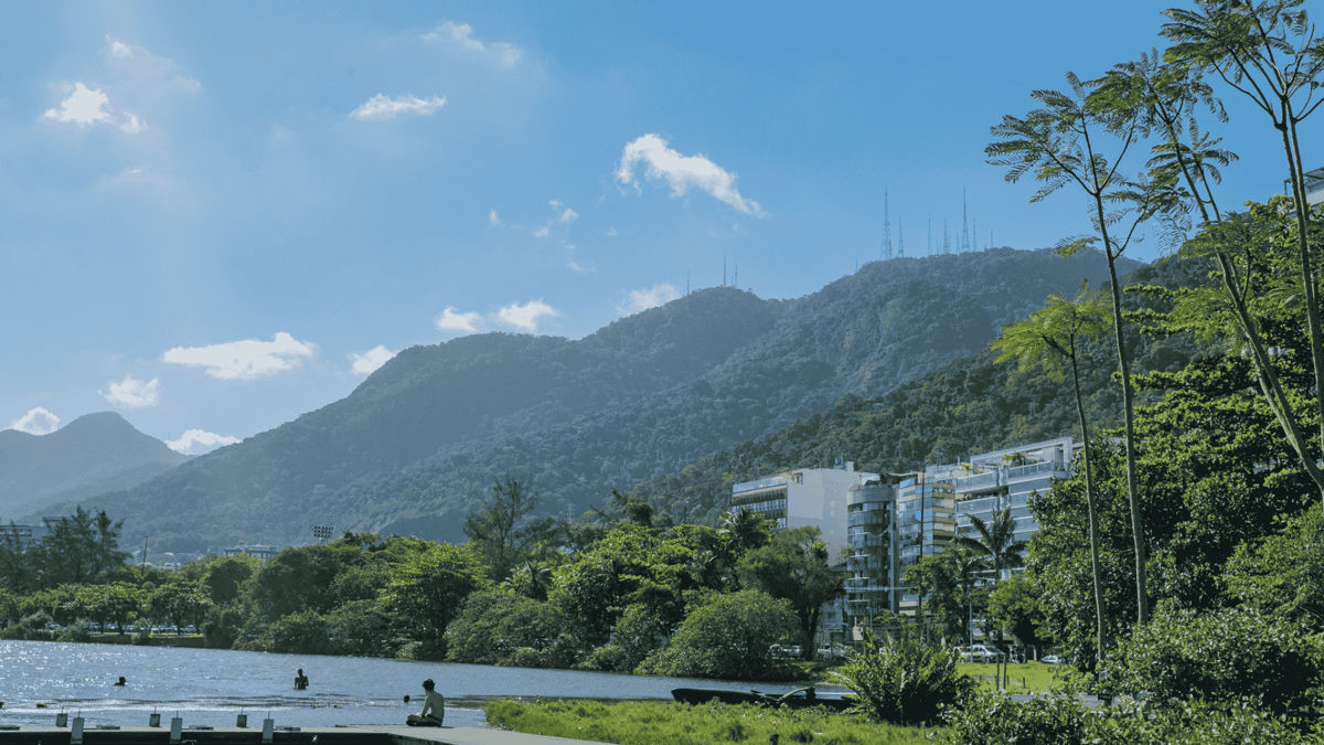 High-end lakefront apartments in Lagoa, Rio de Janeiro