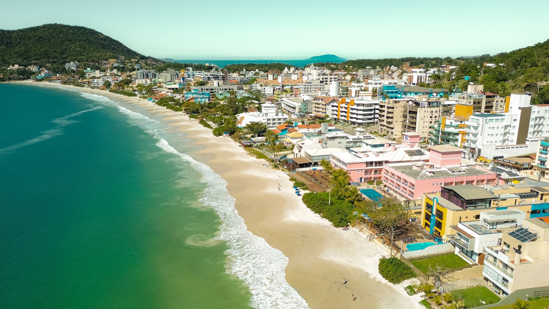 Aerial panorama of Bombinhas peninsula | Photo by: Merlin Donald