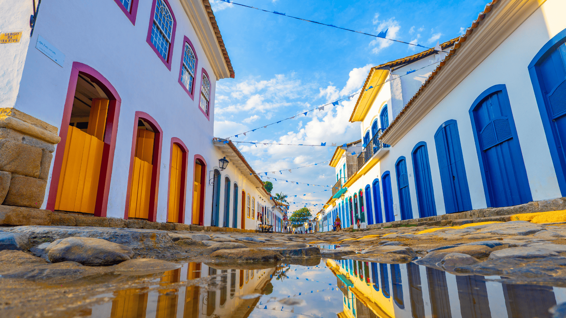 Largo de Santa Rita square in Paraty’s historic center with colonial buildings and cobblestone streets