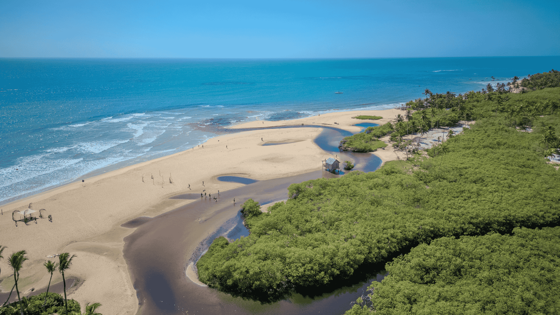 Nativos beach where river meets sea | Photo by: Janderson Saturnino