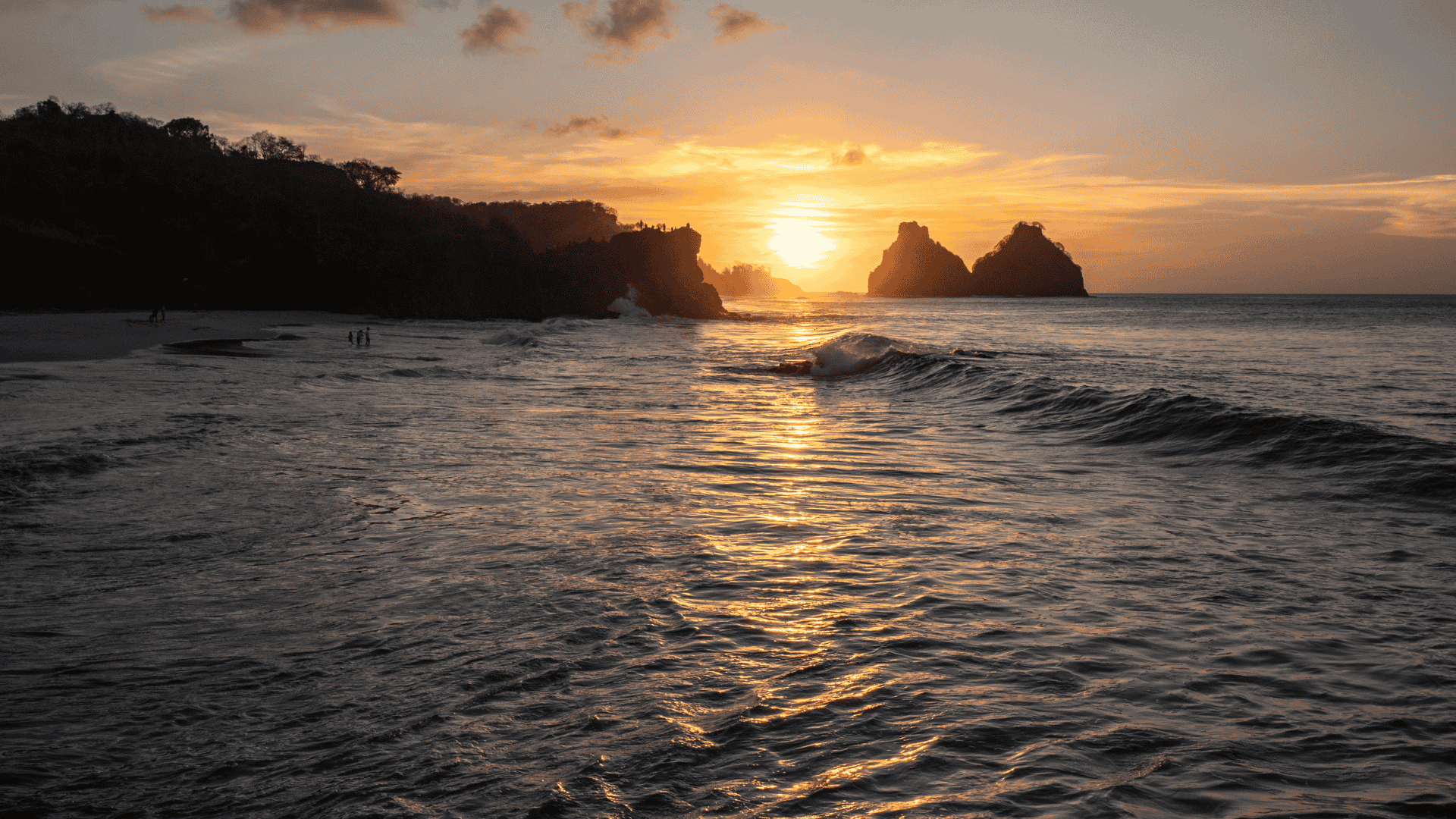 Sunset over Americano Beach in Noronha_Oliveira Lawyers