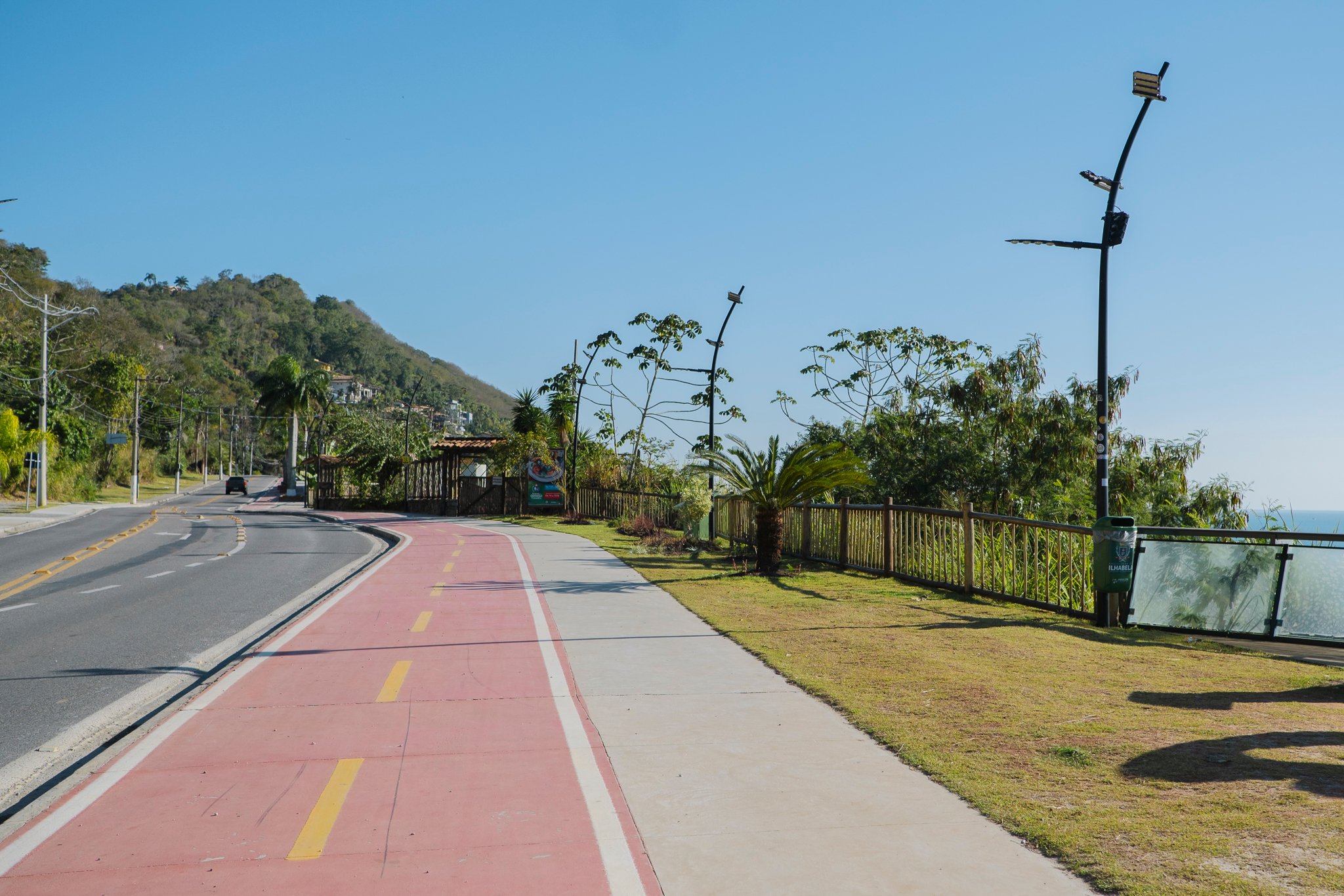 There are over 10 kilometers of bike lanes used by both residents and athletes in Ilhabela | Photo by: Nathรกlia Segato