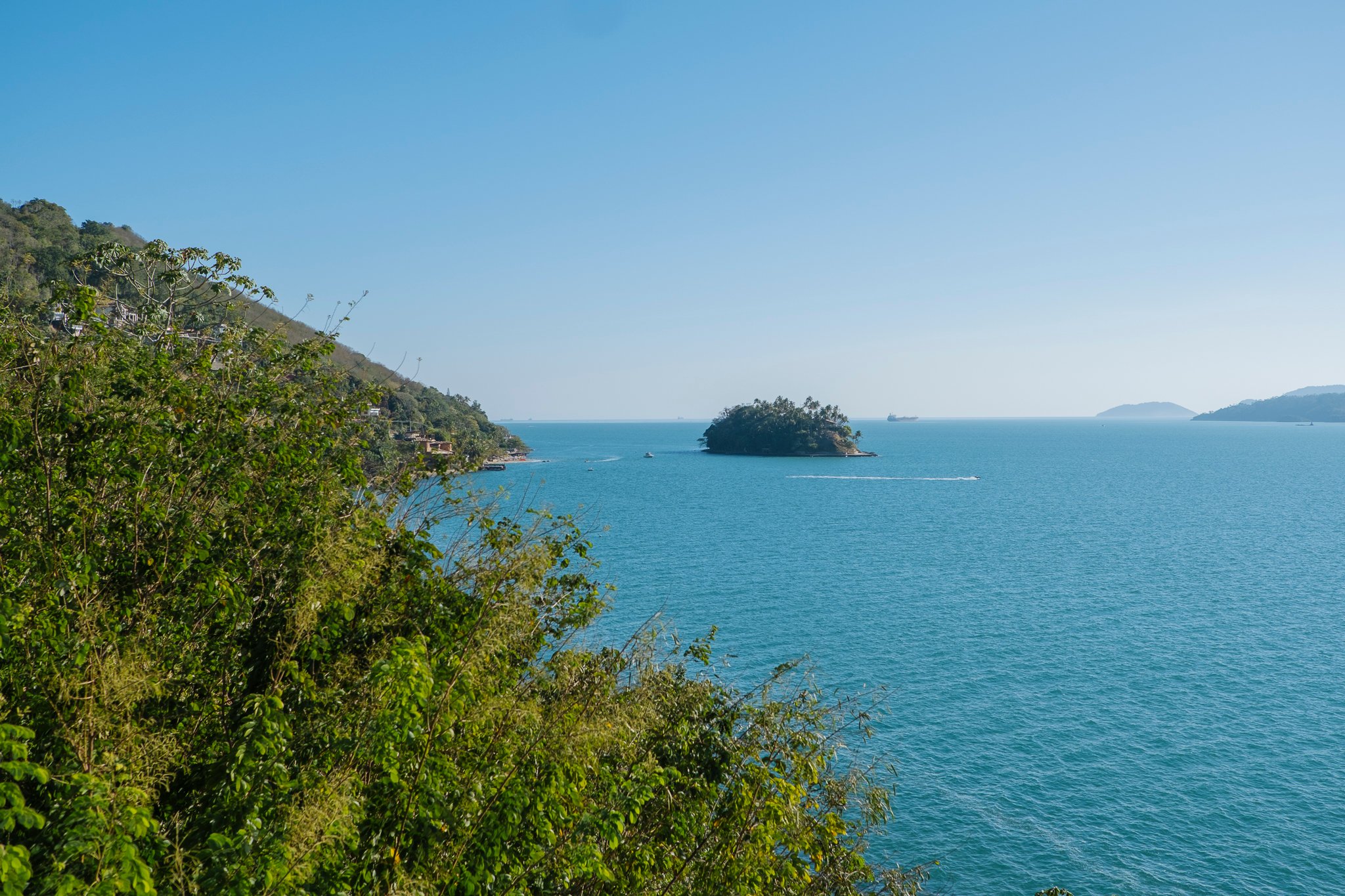 Ocean view from Mirante do Piuva in Ilhabela | Photo by: Nathรกlia Segato
