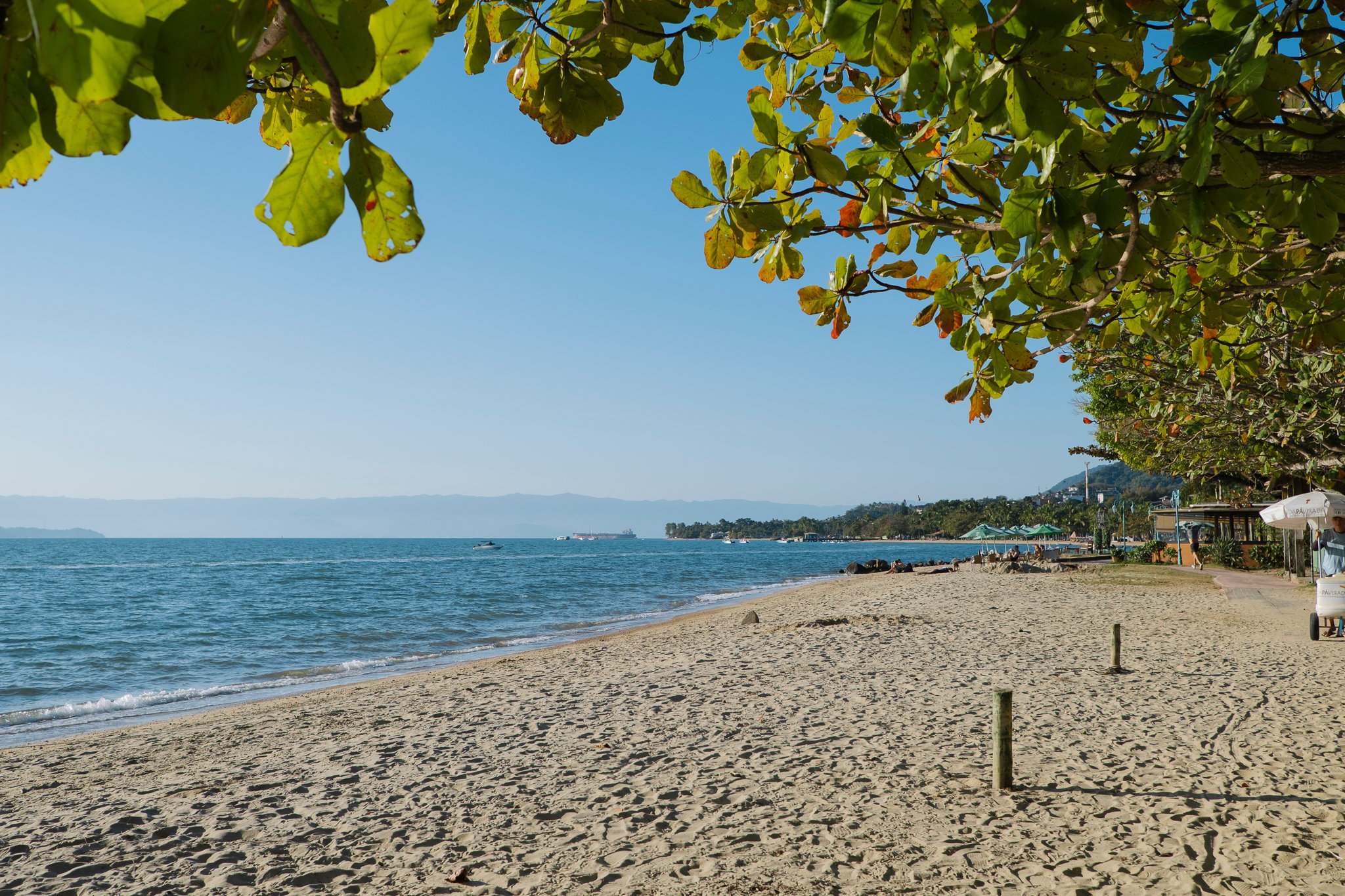 Praia do Pereque, centrally located in Ilhabela| Photo by: Nathรกlia Segato