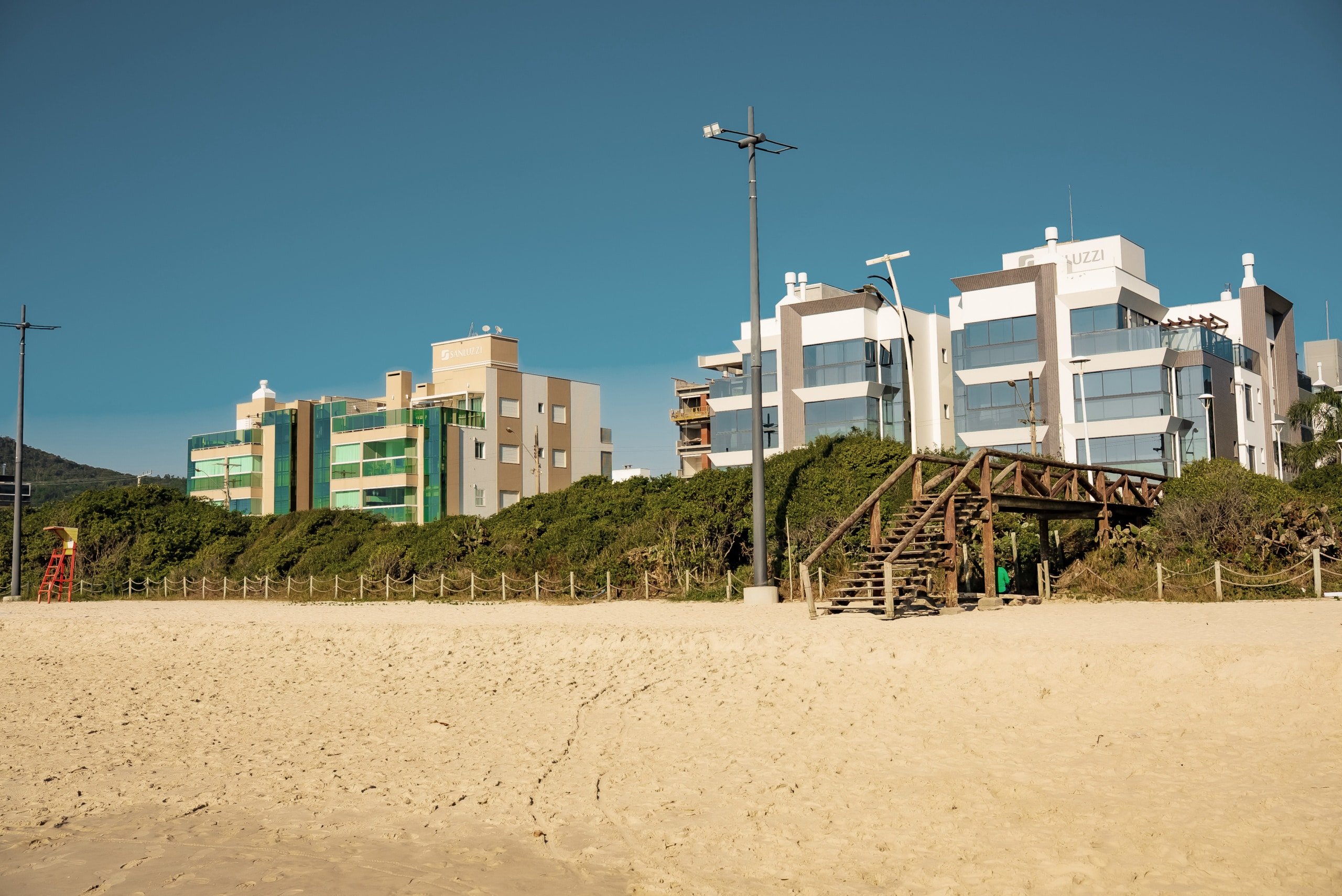 Beachfront condos in Governador Celso Ramos | Photo by: Merlin Donald