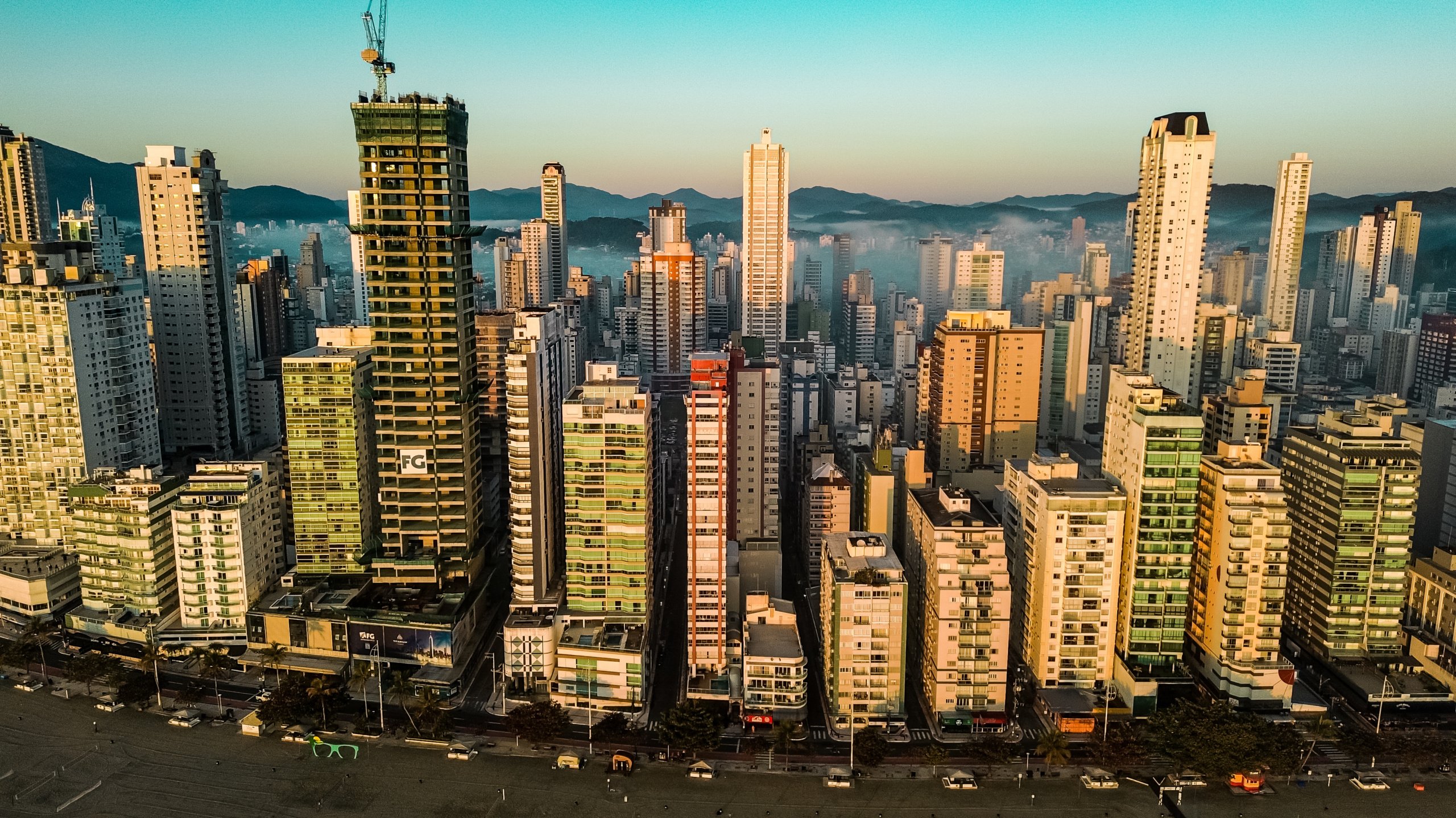 Avenida Atlรขntica residential towers, Balneรกrio Camboriรบ | Photo by: Merlin Donald