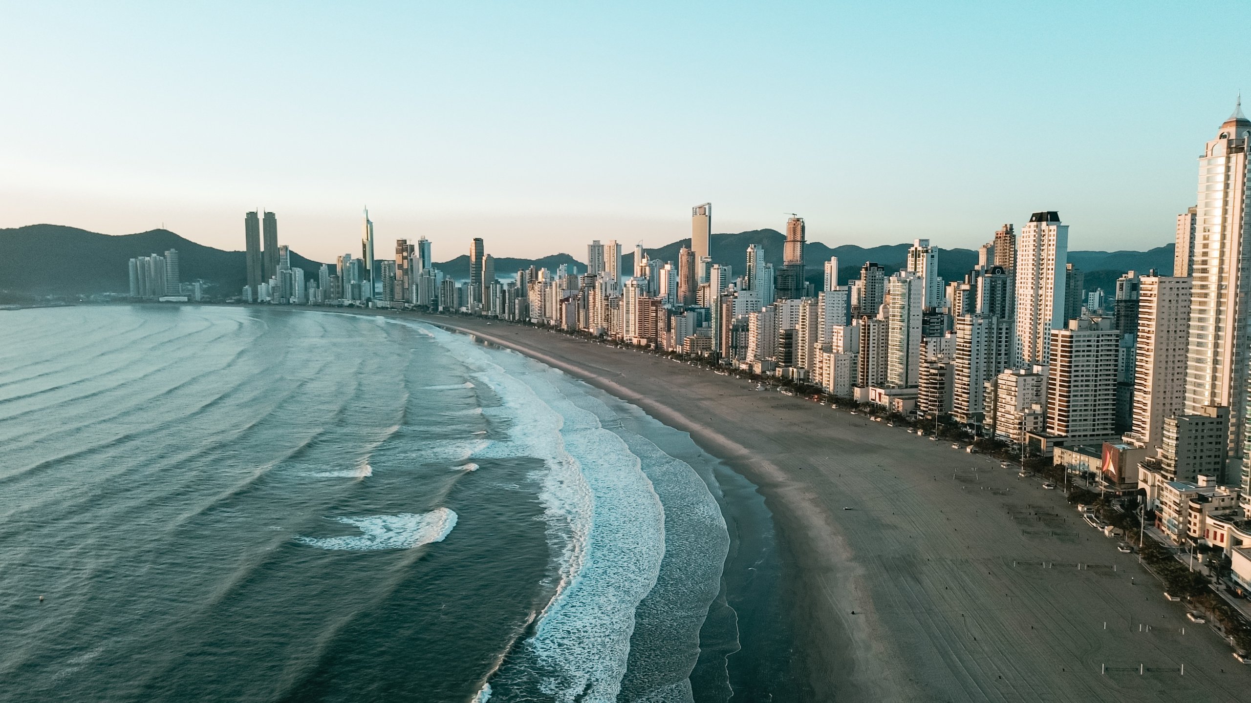 Panoramic skyline of Balneรกrio Camboriรบ at golden hour | Photo by: Merlin Donald