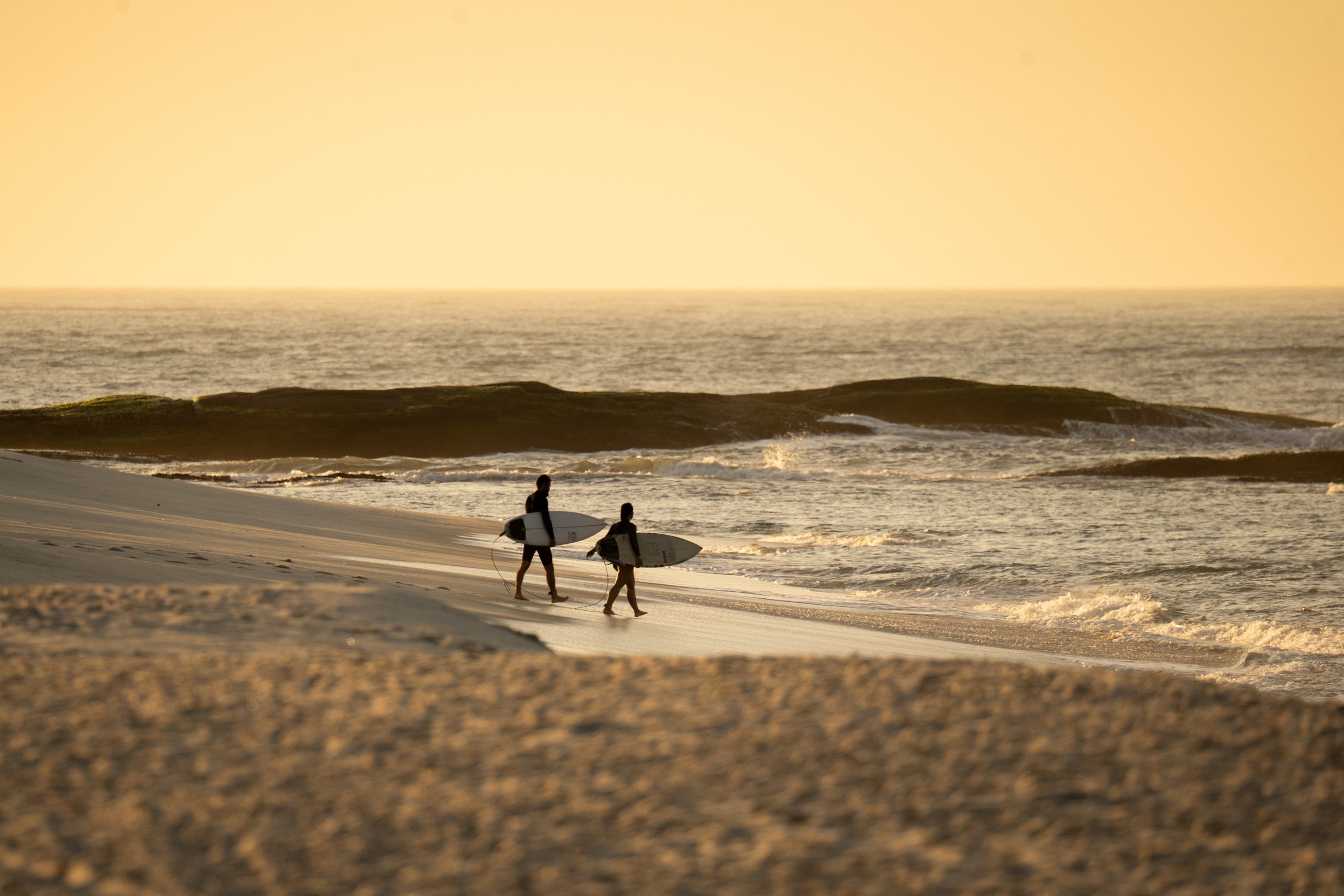 Warm sunrise at Praia de Itaúna with early-bird surfers | Photo by: Flor Yanez