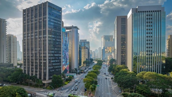 Aerial view of the famous Faria Lima Avenue in Sao Paulo | Photo by: Marcelo Sonohara