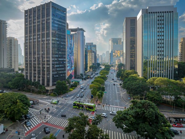 Aerial view of the famous Faria Lima Avenue in Sao Paulo | Photo by: Marcelo Sonohara