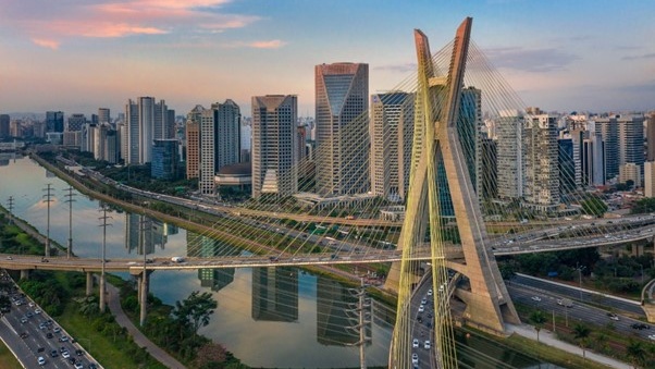 Estaiada Bridge at sunset, in Sao Paulo | Photo by: Marcelo Sonohara