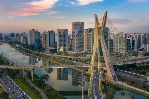 Estaiada Bridge at sunset, in Sao Paulo | Photo by: Marcelo Sonohara
