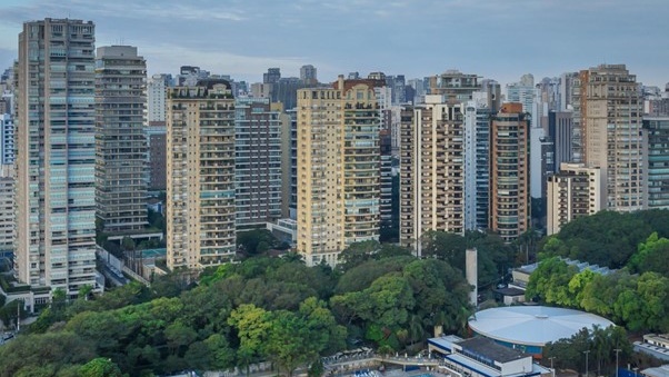 Luxury high-rise condos flank tree-lined streets in Ibirapuera | Photo by: Marcelo Sonohara
