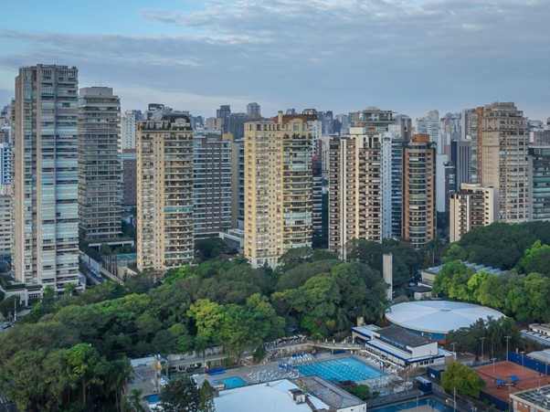 Luxury high-rise condos flank tree-lined streets in Ibirapuera | Photo by: Marcelo Sonohara