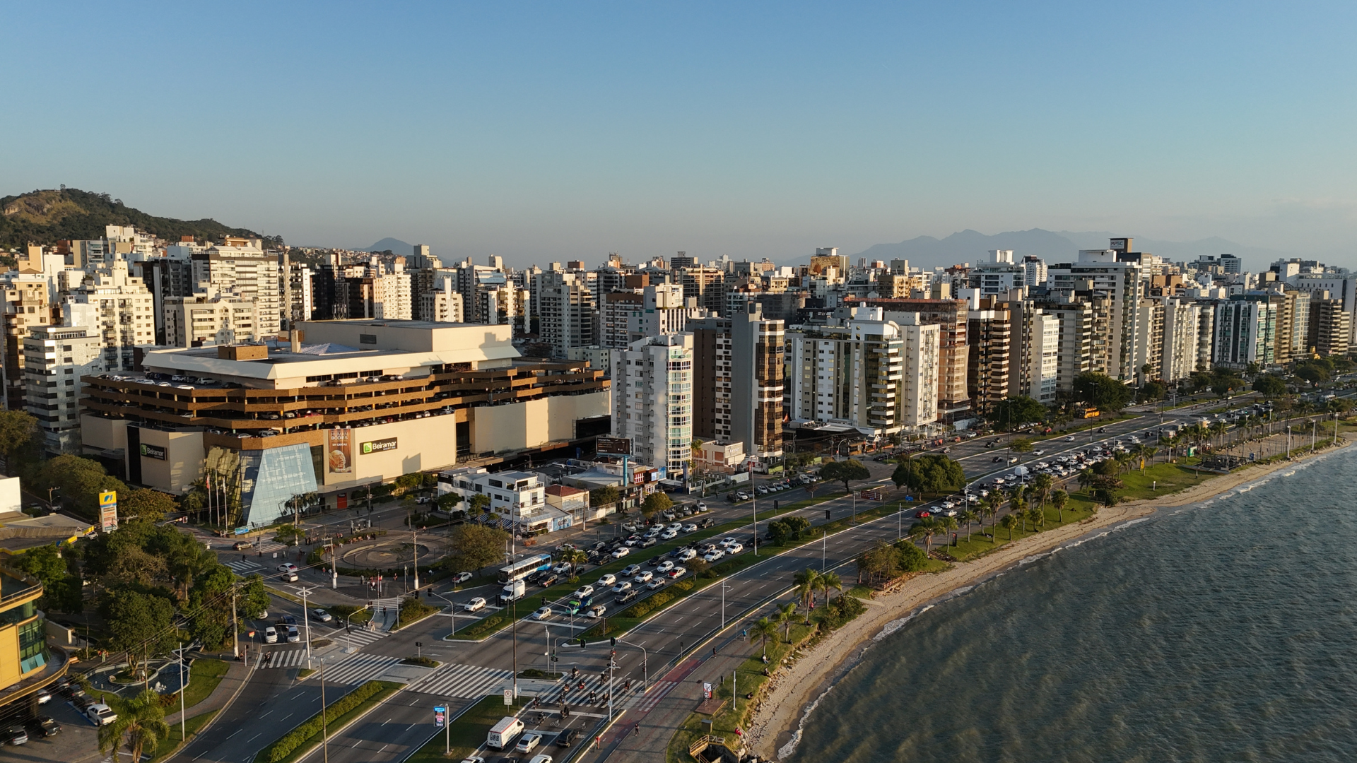 Beiramar shopping, largest mall in Florianopolis _ Photo by_ Merlin Donald