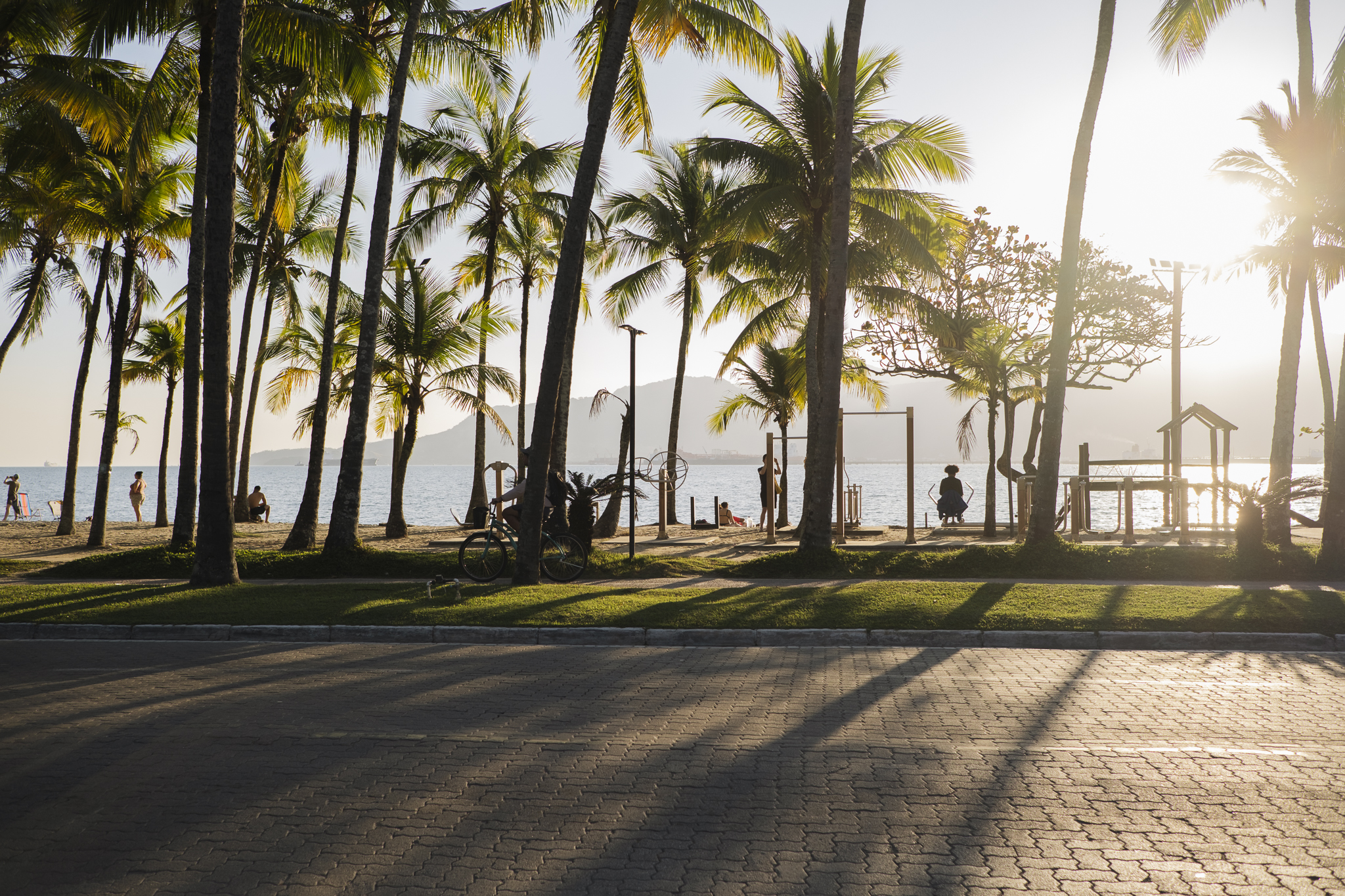 Outdoor gym and playground at Praia do Pereque | Photo by: Nathália Segato