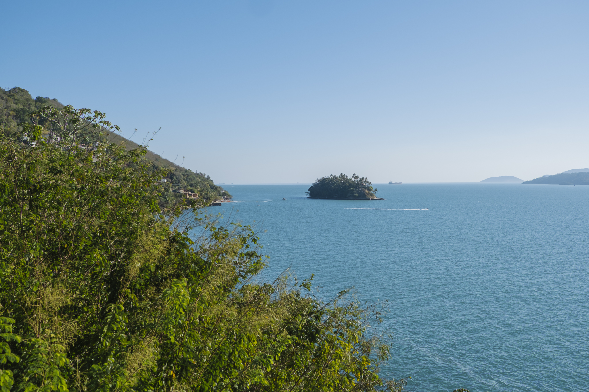 Ocean view from Mirante do Piuva in Ilhabela | Photo by: Nathalia Segato