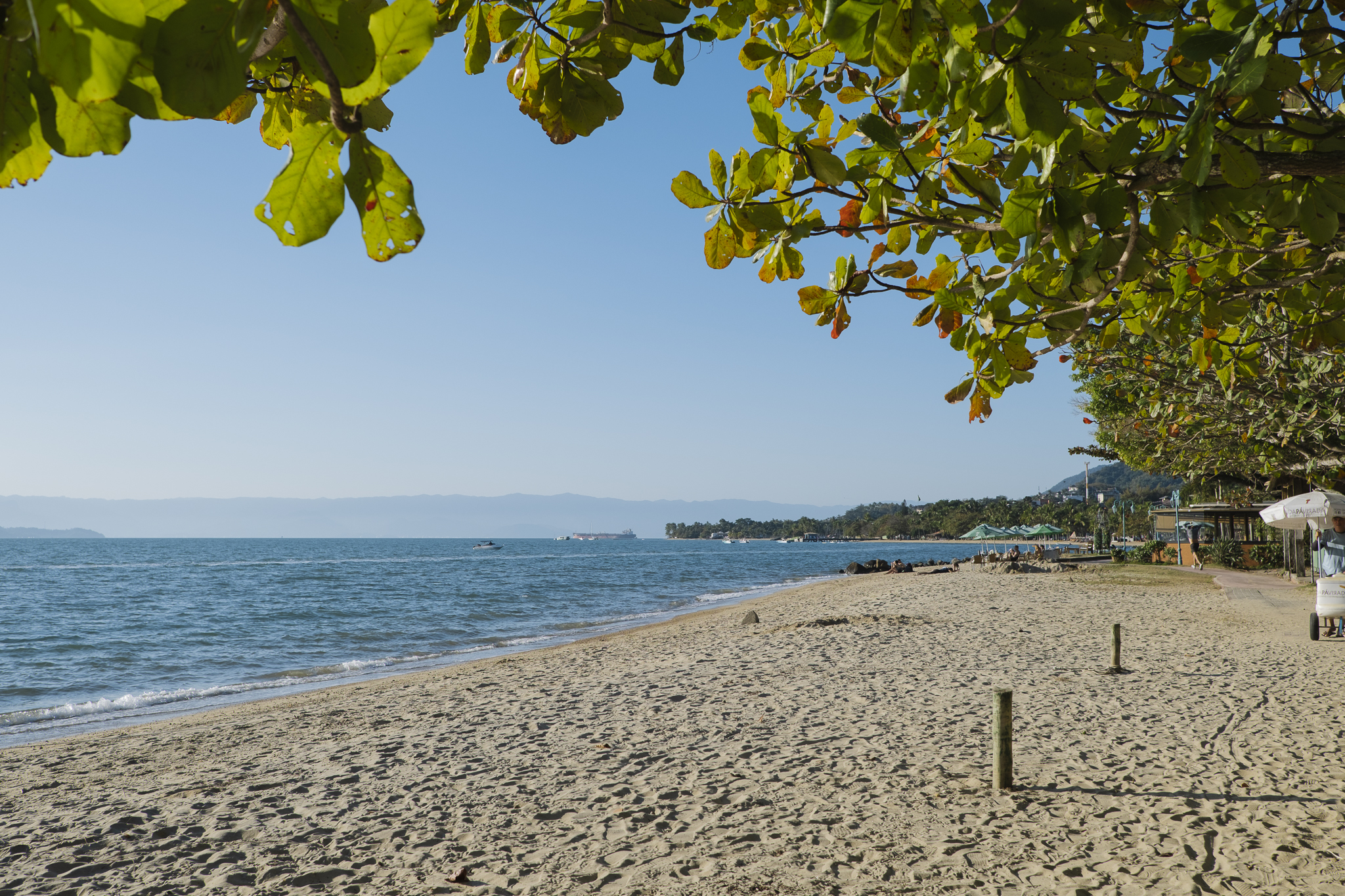 Praia do Pereque, centrally located in Ilhabela | Photo by: Nathalia Segato