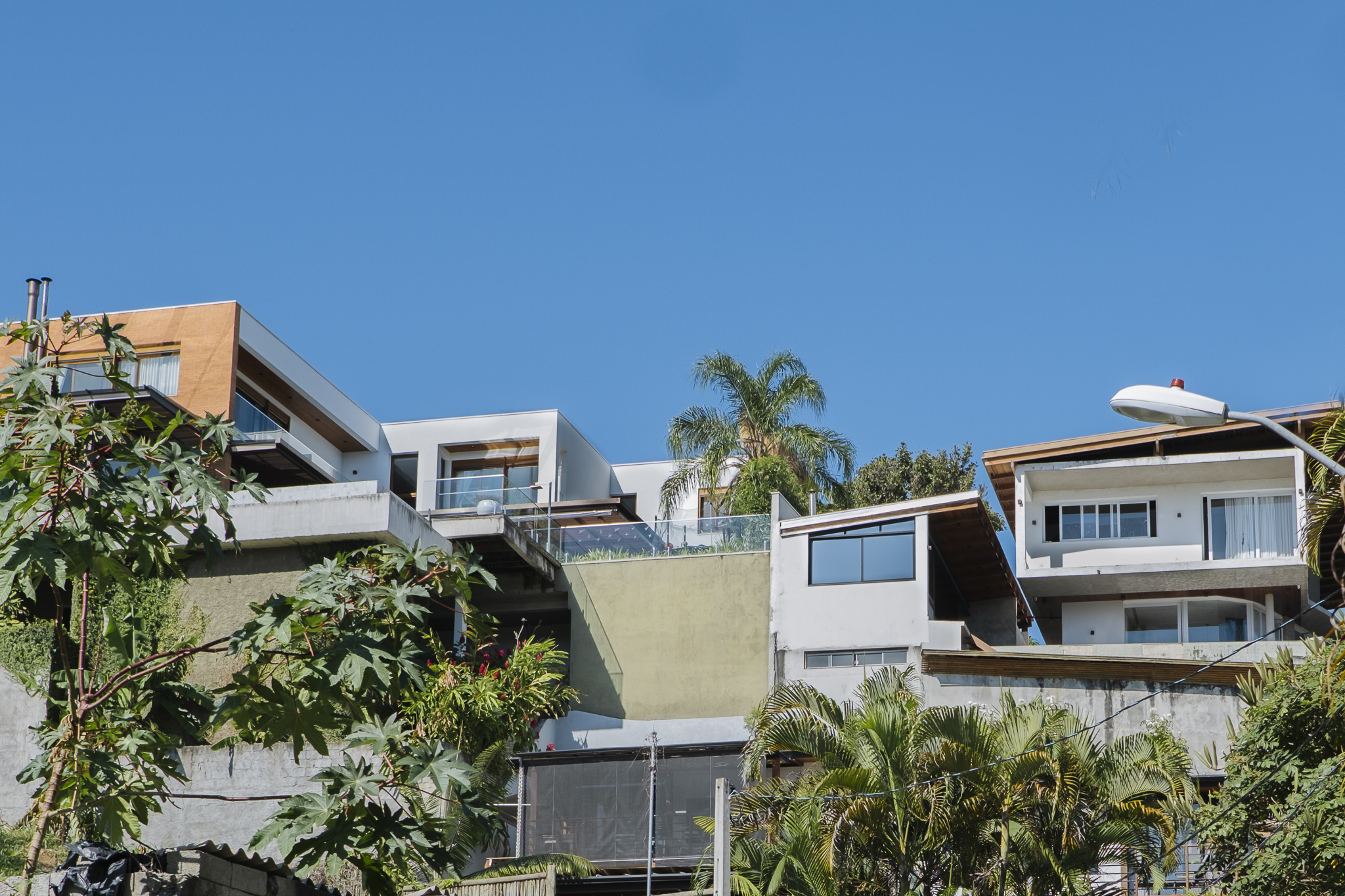 Luxury homes in Ilhabela | Photo by: Nathalia Segato