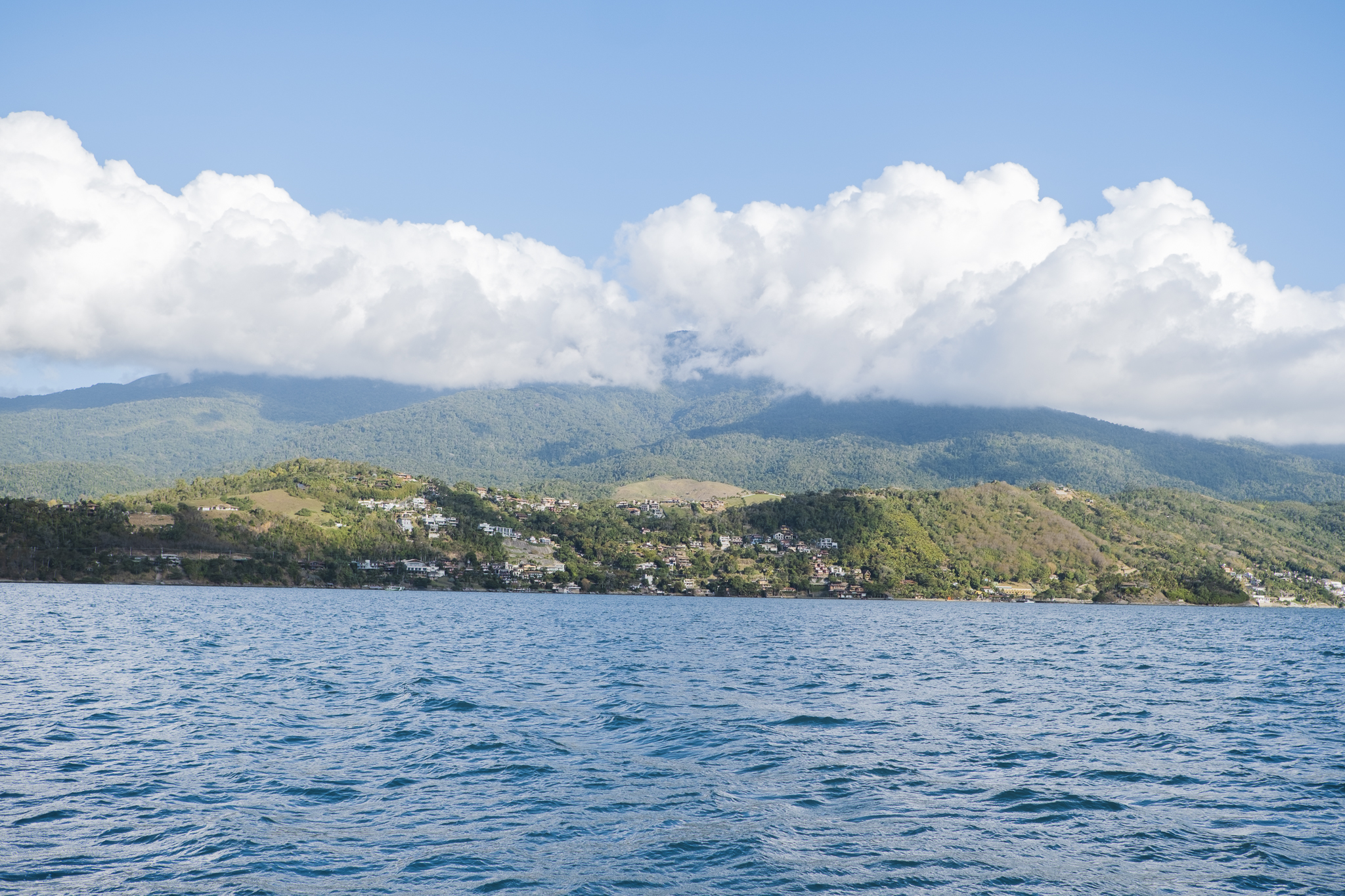 Ilhabela view from the ferry | Photo by: Nathalia Segato