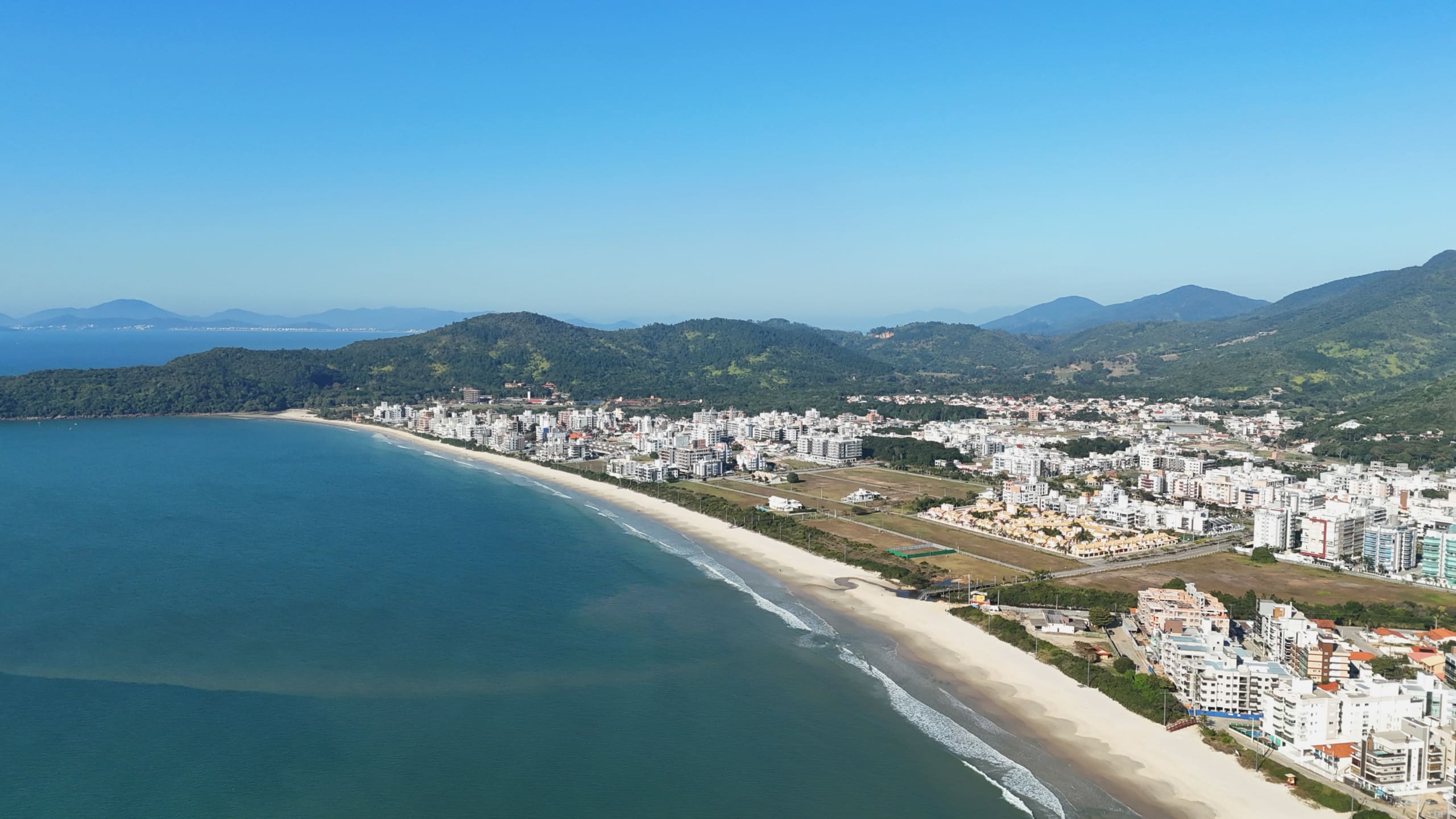 Praia de Palmas beach in Governador Celso Ramos | Photo by: Merlin Donald