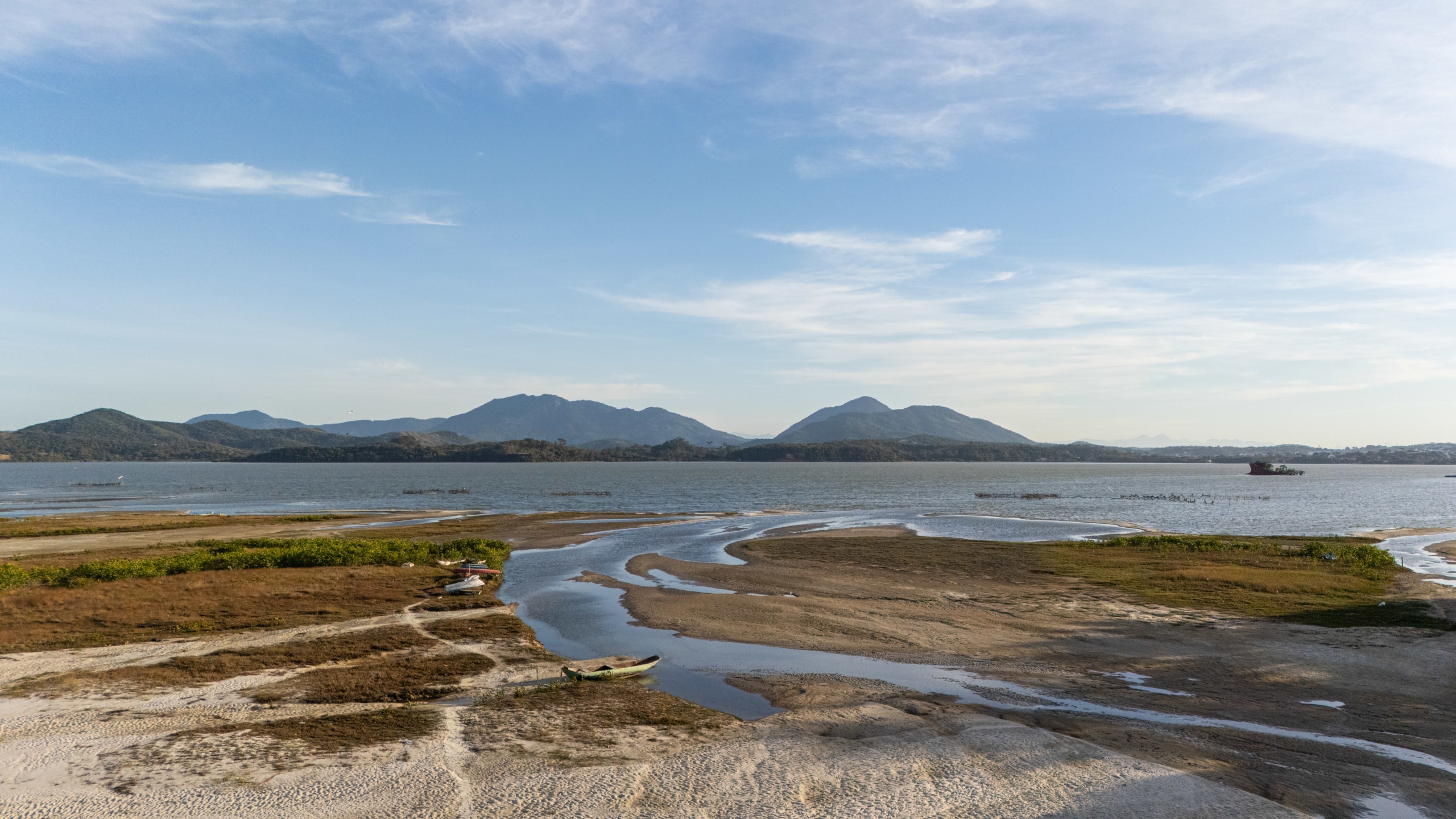 Tranquil waters of Lagoa de Saquarema backed by gentle mountains | Photo by: Flor Yanez