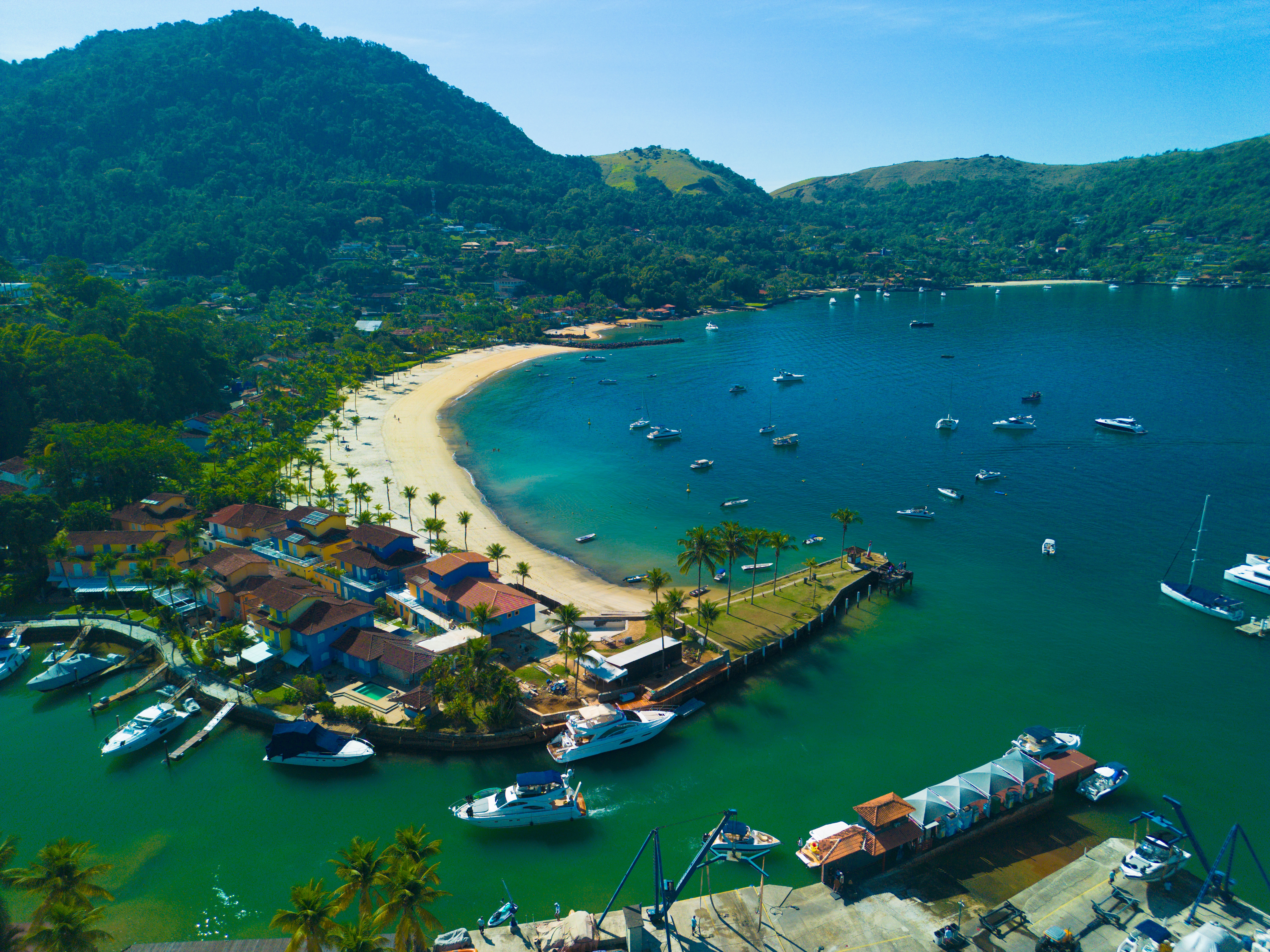 Porto Galo bay in Angra dos Reis, Rio de Janeiro | Photo by: Johnny Cambuy