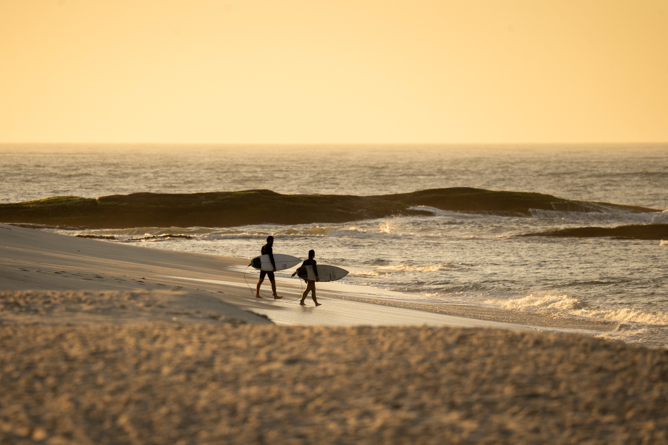Warm sunrise at Praia de Itaúna with early-bird surfers | Photo by: Flor Yanez