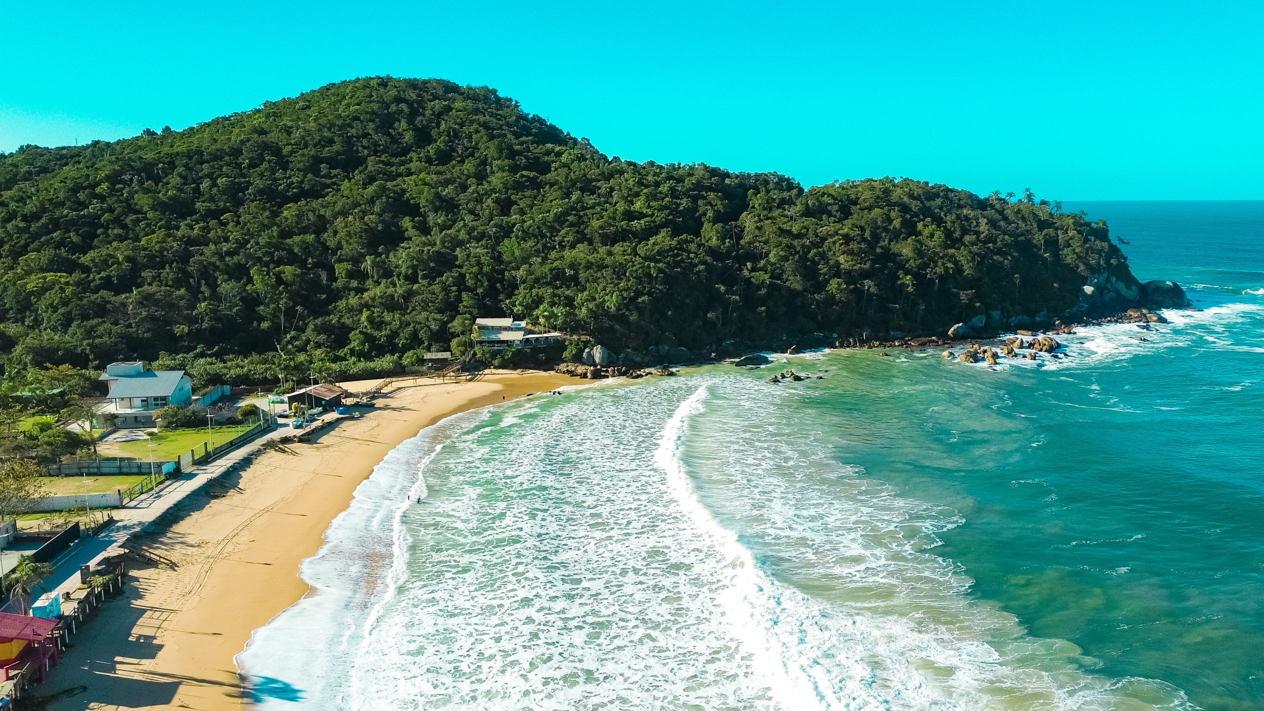 Praia da Ilhota in Itapema, Santa Catarina | Photo by: Merlin Donald