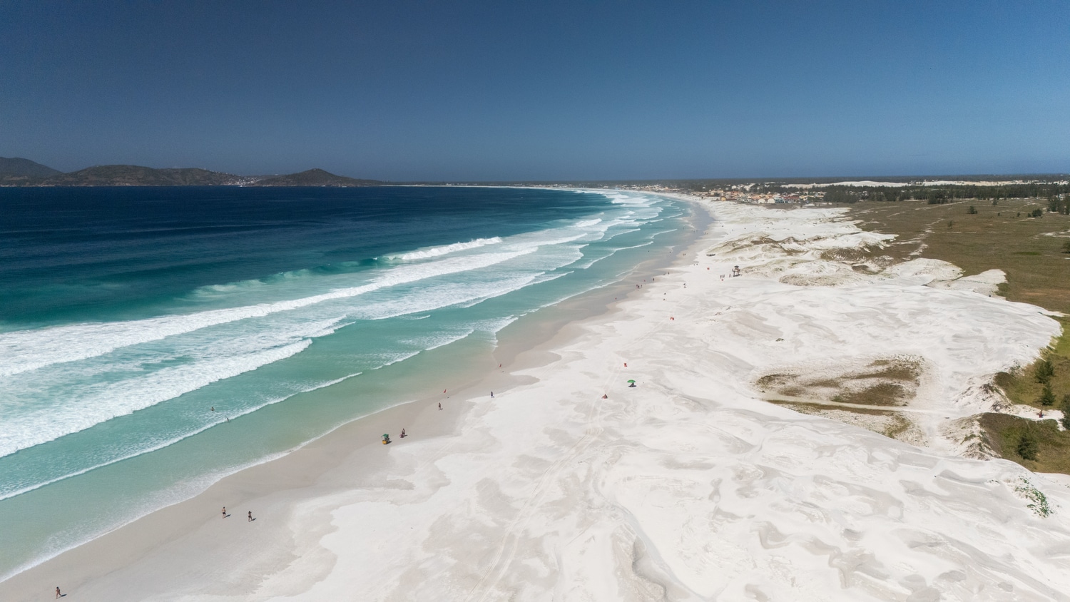 Praia das Dunas in Cabo Frio with white sand dunes and open shoreline
