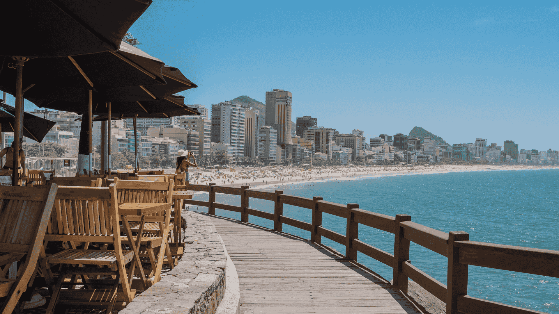 Scenic neighborhood outlook for relocation and long-term living in Leblon, Rio de Janeiro